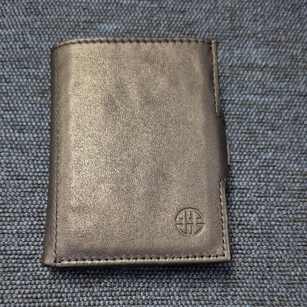 NIB Trusador Verona Black Leather Trifold Wallet